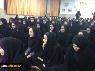 نشست صمیمانه ریاست پردیس با دانشجویان در خوابگاه  به مناسبت روز دانشجو