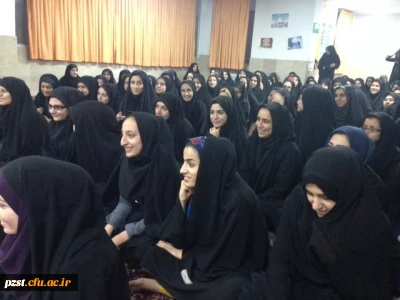 نشست صمیمانه ریاست پردیس با دانشجویان در خوابگاه  به مناسبت روز دانشجو