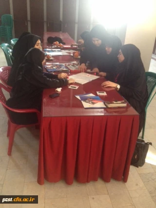 حضور دانشجویان رشته فیزیک پردیس زینبیه در همایش سال جهانی نور