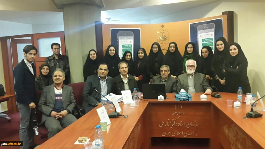 شرکت دانشجویان رشته ادبیات به همراه استاد طباطبایی در نشست علمی زبان و پیامک و پیامک نویسی