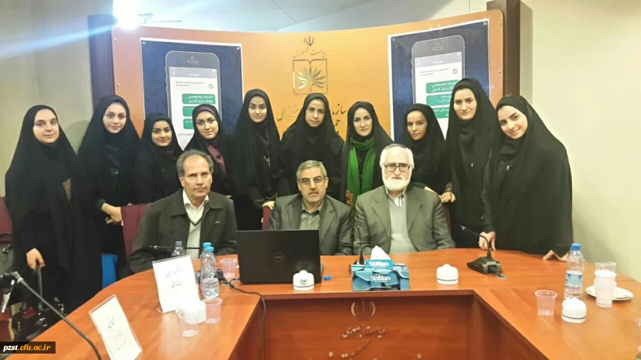 شرکت دانشجویان رشته ادبیات به همراه استاد طباطبایی در نشست علمی زبان و پیامک و پیامک نویسی