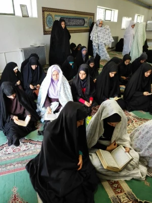 مراسم قرائت قرآن در نمازخانه