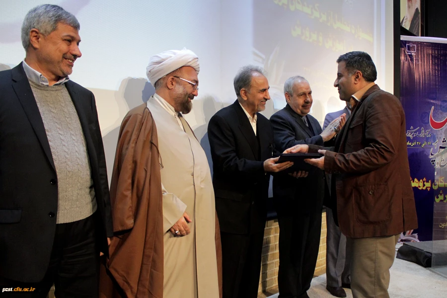 تقدیر وزیرآموزش و پرورش از مدرس پردیس زینبیه پیشوا به عنوان پژوهشگر برترکشور