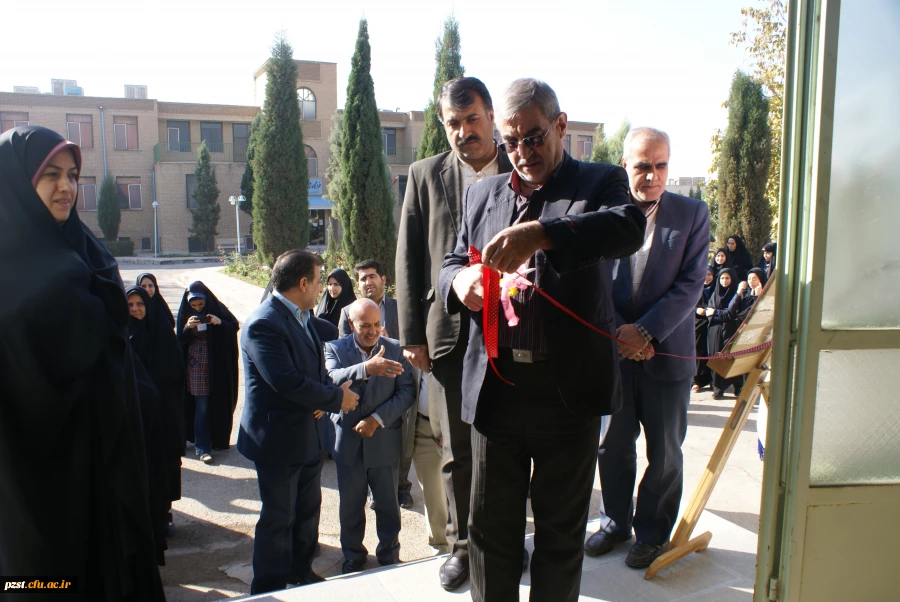 افتتاحیه نمایشگاه کتاب در سالن چند منظوره ی پردیس