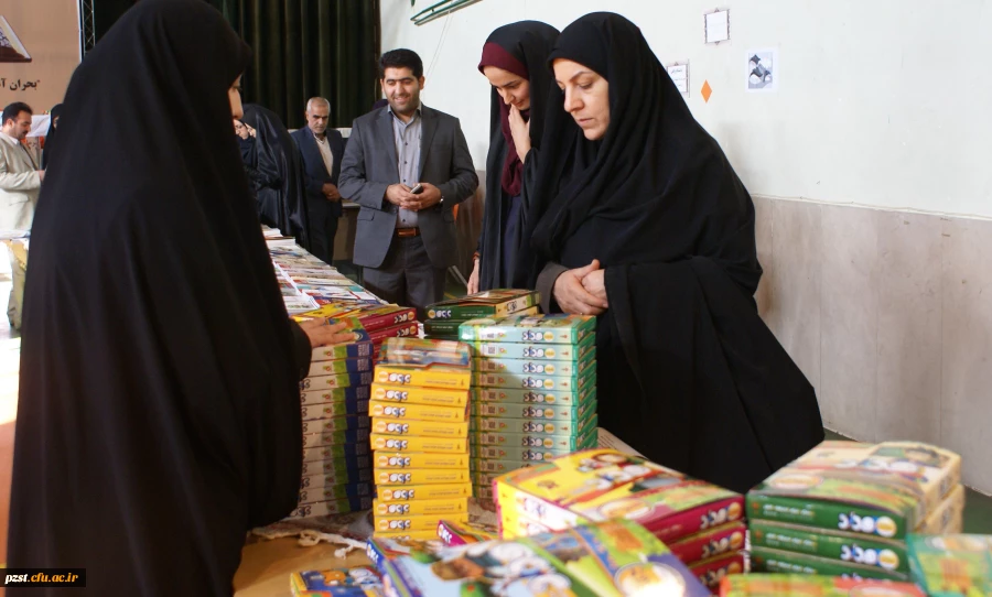 افتتاحیه نمایشگاه کتاب در سالن چند منظوره ی پردیس