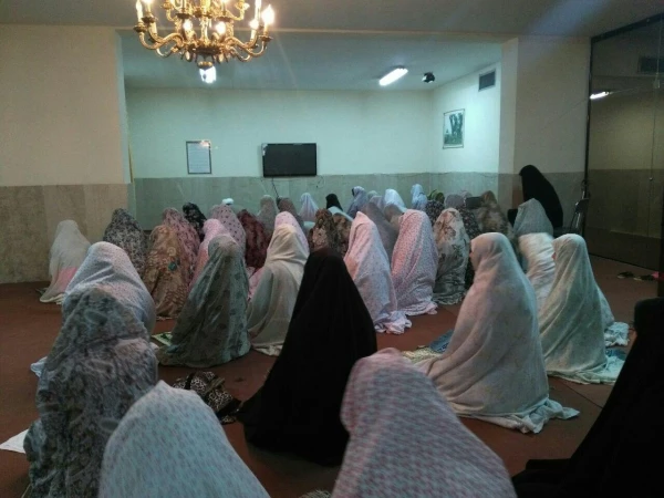 برگزاری مراسم مولودی و نماز جماعت به مناسبت 17 ربیع الاول