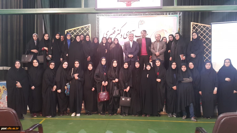 افتخار حضور جناب آقای دکتر قنبری در بین دانشجویان پردیس زینبیه