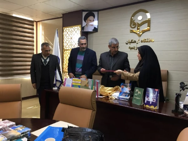 رونمایی کتاب