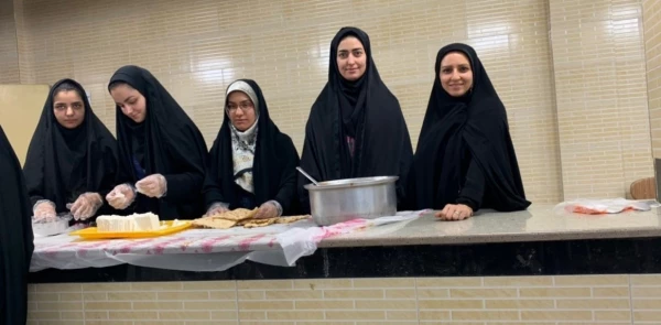 معاون توسعه و امور دانشجویی پردیس  اولین شب ماه مبارک رمضان را در میان دانشجویان گذراند.