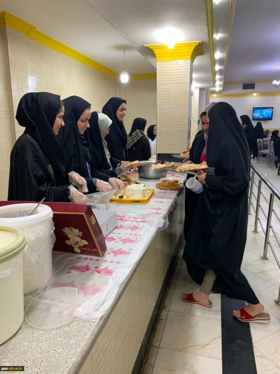 معاون توسعه و امور دانشجویی پردیس  اولین شب ماه مبارک رمضان را در میان دانشجویان گذراند.