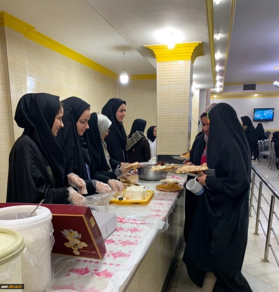 معاون توسعه و امور دانشجویی پردیس  اولین شب ماه مبارک رمضان را در میان دانشجویان گذراند.