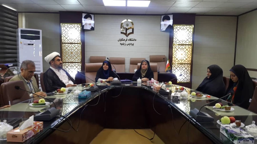 مراسم تودیع و معارفه ی معاون آموزش ، پژوهش و فرهنگی پردیس برگزار شد.