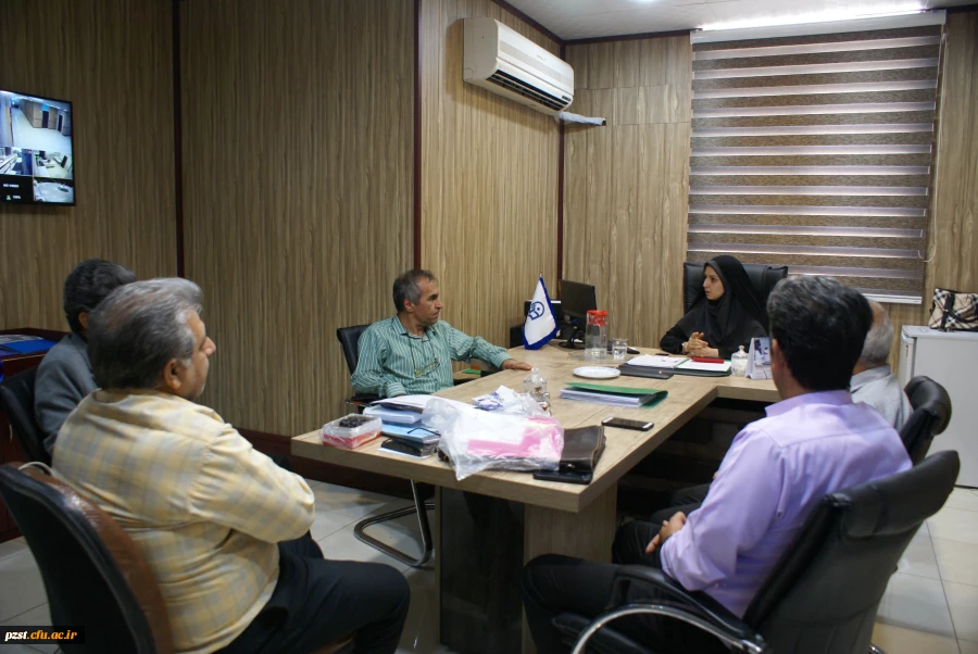 جلسه ساماندهی منابع انسانی و فیزیکیِ سال تحصیلی جدید در حال برگزاری است.