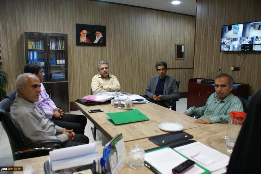 جلسه ساماندهی منابع انسانی و فیزیکیِ سال تحصیلی جدید در حال برگزاری است.