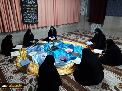 محفل انس با قرآن:

با طنین قرآن سرای دانشجویی نور باران می شود...