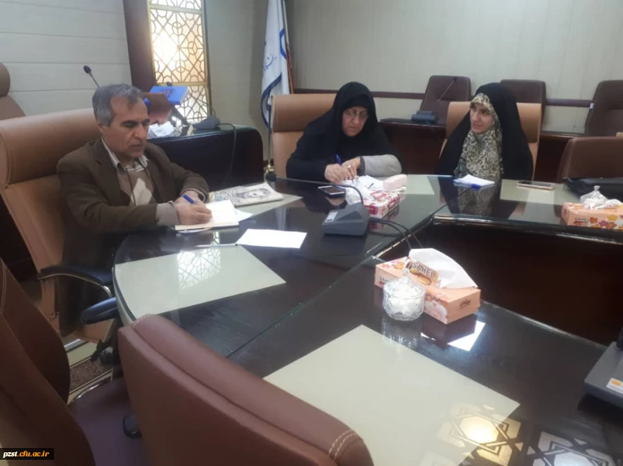 نشست صمیمانه معاون آموزش با دبیران کانون ها