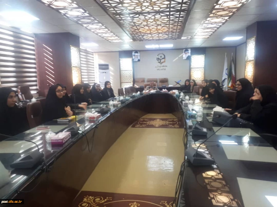 نشست صمیمانه معاون آموزش با دبیران کانون ها