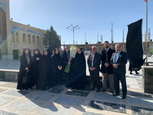 گلباران مزار شهدا به مناسبت دهه فجر انقلاب اسلامی ایران