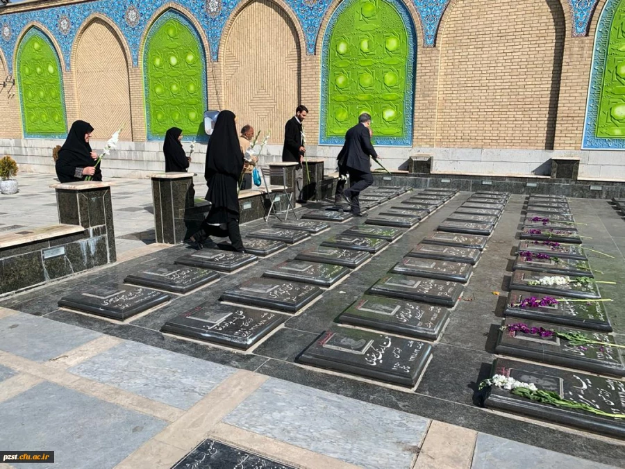 گلباران مزار شهدا به مناسبت دهه فجر انقلاب اسلامی ایران