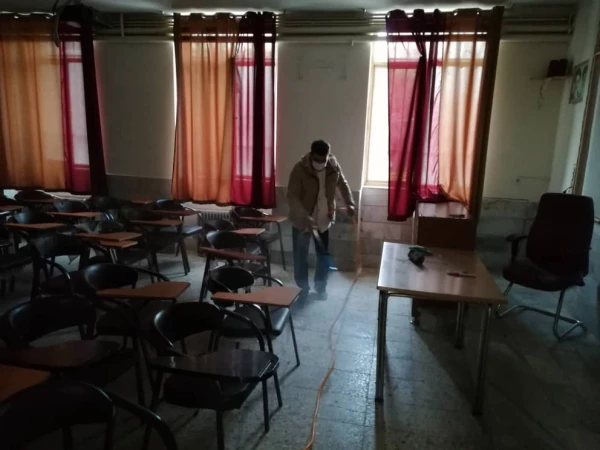 ضد عفونی کردن کلاس های آموزشی در راستای پیشگیری از شیوع ویروس کرونا