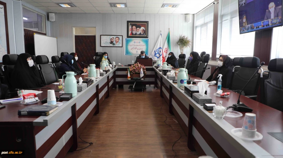 در نشست هم اندیشی وزیر آموزش و پرورش با مدیران زن سراسر کشور:
دانشگاه فرهنگیان گلوگاه خروج زنان و مادران آینده ساز کشور است / اهتمام مسئولان به تربیت اقتصادی و آموزش مهارت های هنری دانشجو معلمان دختر ضروری است.