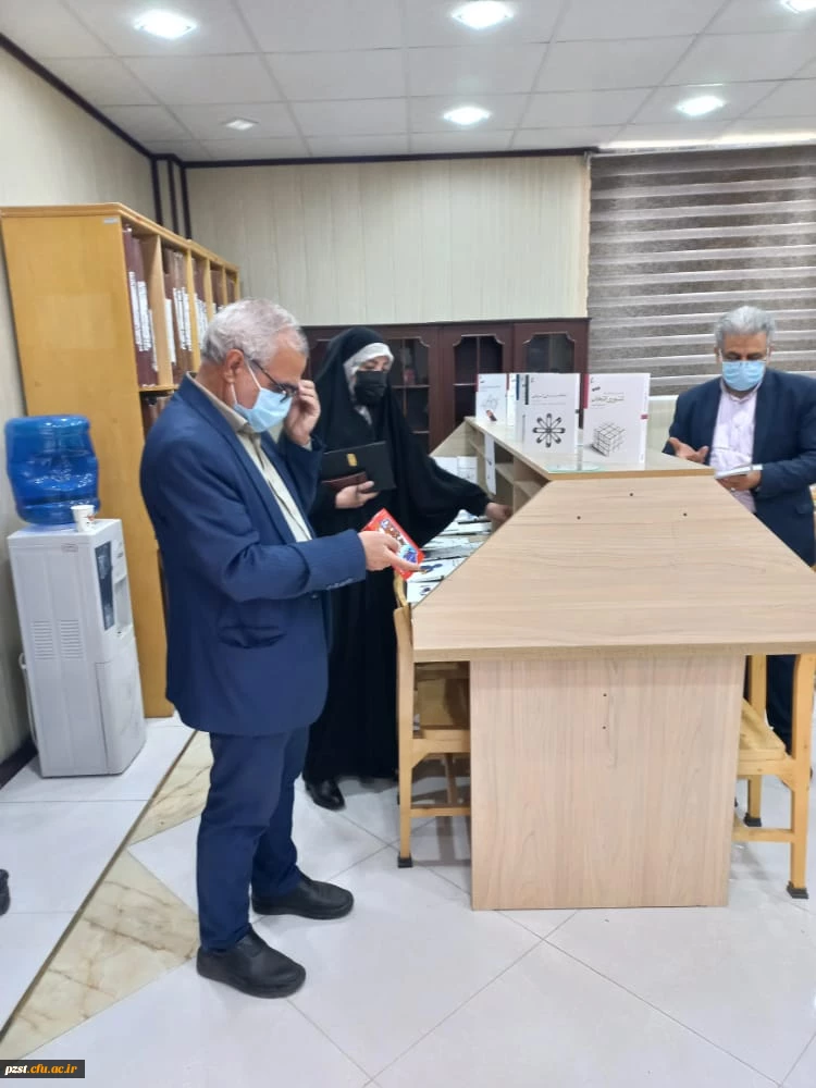 به مناسبت هفته کتاب و کتاب خوانی پردیس زینبیه برگزار می کند... 2