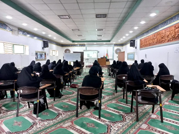 حضور دانشجویان در کلاس های درس زینبیه