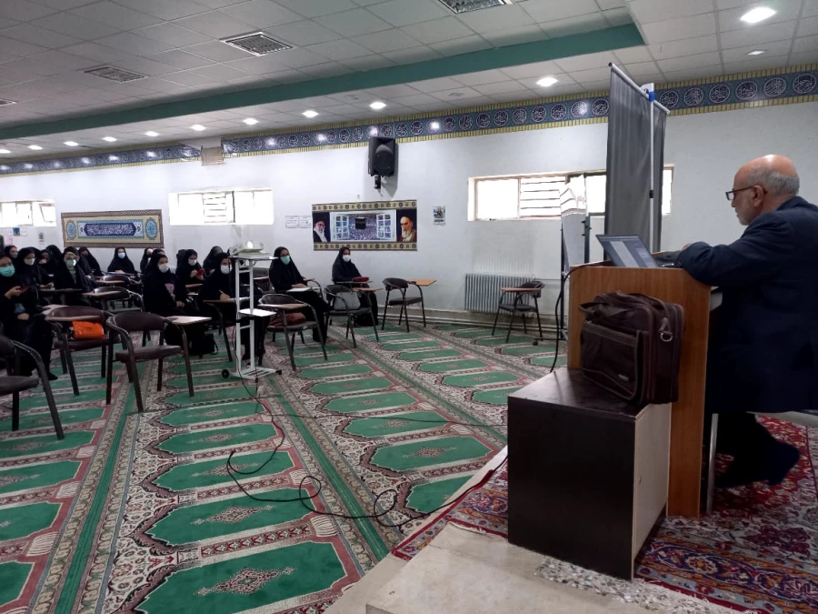 حضور دانشجویان در کلاس های درس زینبیه