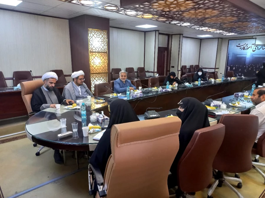 هشتمین جلسه هم اندیشی اعضا هیات علمی پردیس زینبیه 
موضوع: نقش استادان هیات علمی دانشگاه فرهنگیان در تربیت معلمان تراز جمهوری اسلامی
 2