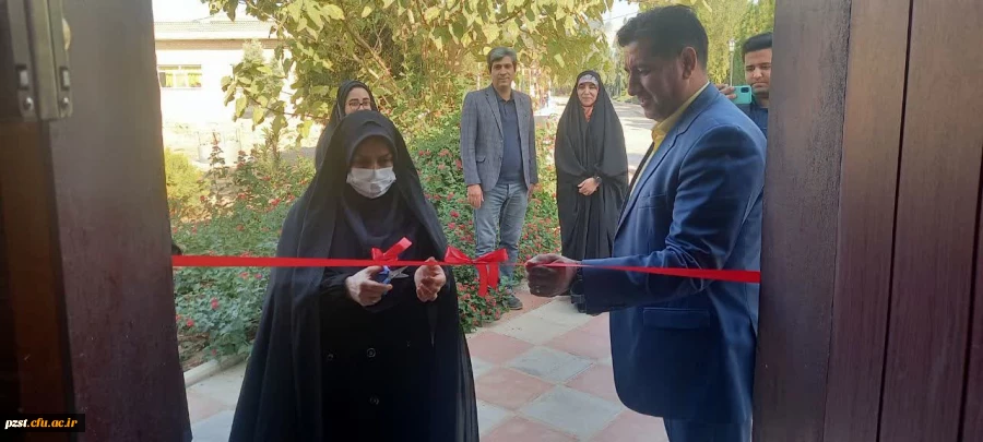 افتتاحیه نمایشگاه کتاب به مناسبت هفته کتاب و کتاب خوانی