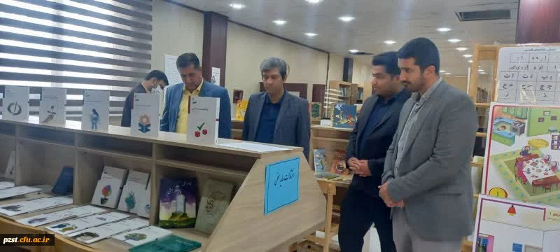 افتتاحیه نمایشگاه کتاب به مناسبت هفته کتاب و کتاب خوانی