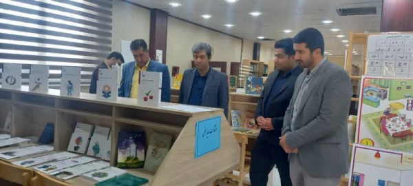 افتتاحیه نمایشگاه کتاب به مناسبت هفته کتاب و کتاب خوانی