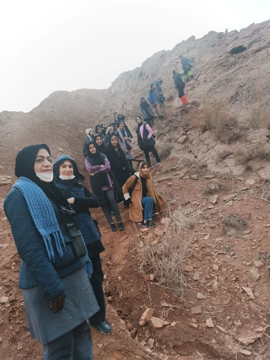 کوهپیمایی دانشجو معلمان 2 (قله طلا)