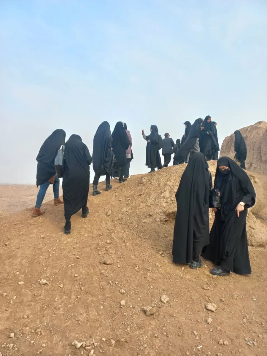 بازدید دانشجویان از مسجد جامع و قلعه ایرج ورامین