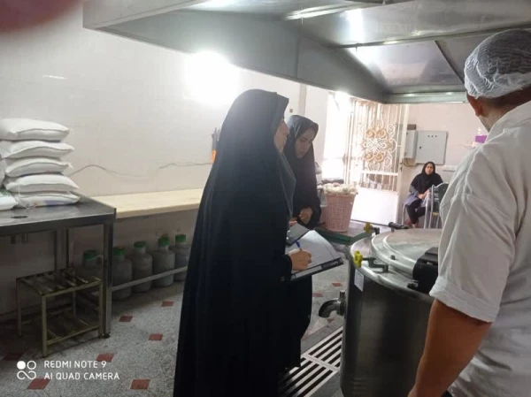 بازدید ارزیاب مدیریت استان از فضاهای ( آشپزخانه، سردخانه،انبار و سالن غذاخوری) 2