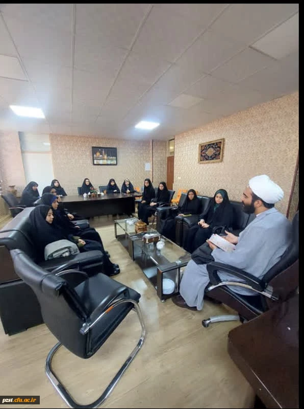 نشست  حجت الاسلام و المسلمین شکری مسئول هیات پردیس های دانشگاه فرهنگیان  در زینبیه 2
