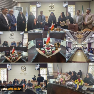 مراسم رونمایی از کتاب ارتباط با مشتری و توسعه محصولات و کتاب آزاده