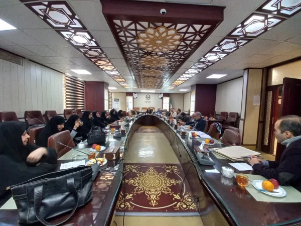 نشست هم اندیشی مسئولین پردیس با اساتید موظف و مدعو 3