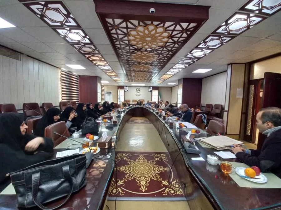 نشست هم اندیشی مسئولین پردیس با اساتید موظف و مدعو 3