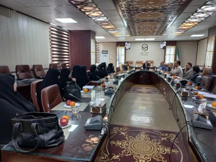 نشست هم اندیشی مسئولین پردیس با اساتید موظف و مدعو 4