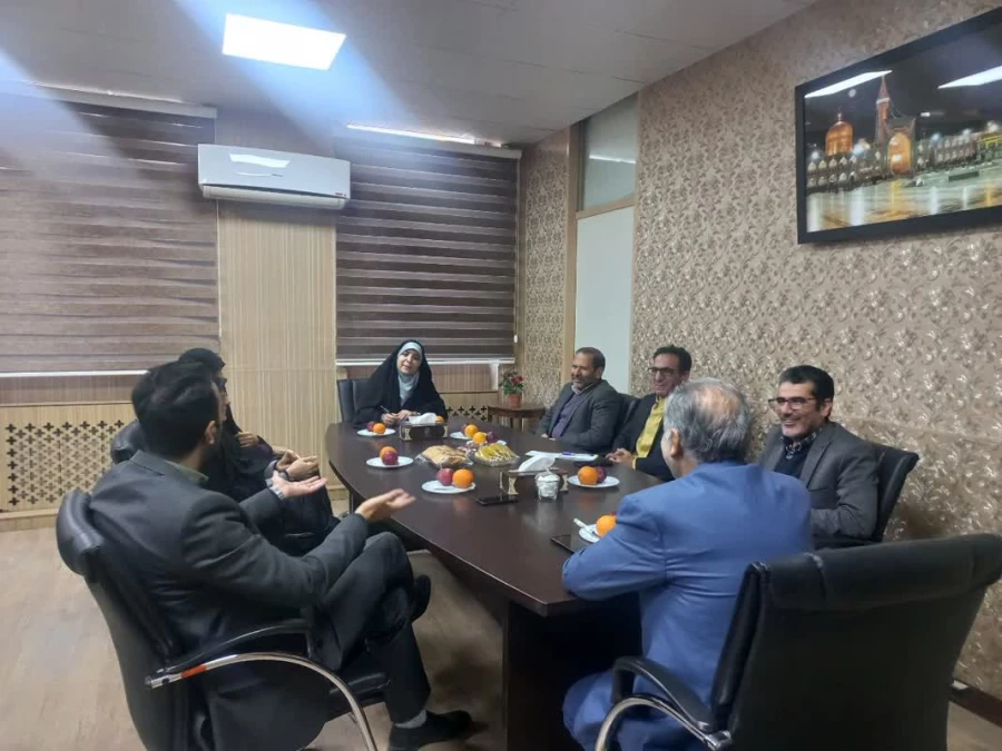 نشست هم اندیشی مسئولین پردیس با اساتید موظف و مدعو 6