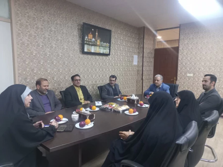 نشست هم اندیشی مسئولین پردیس با اساتید موظف و مدعو 7