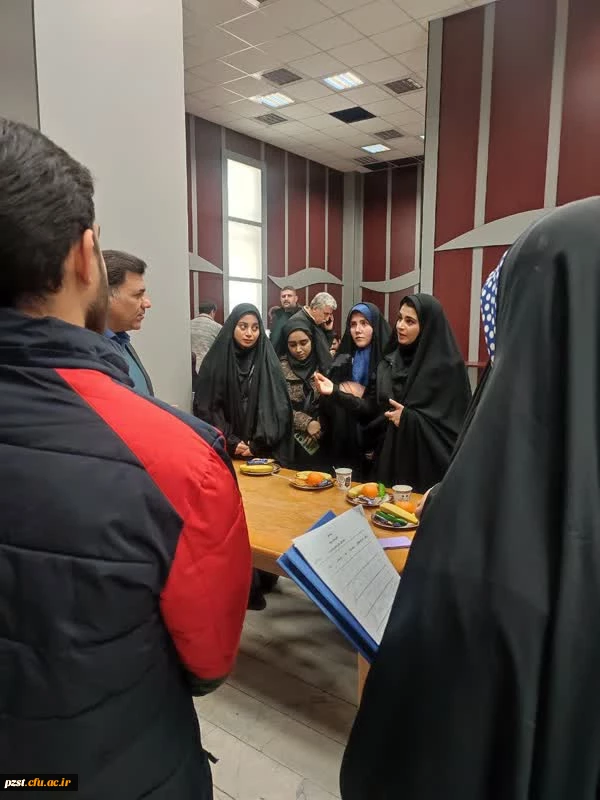  جلسه هم اندیشی توجه به افزایش کیفیت امکانات در سراهای دانشجویی و طبخ و توزیع غذا 
 4