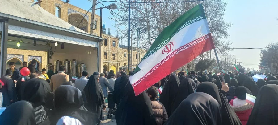 حضور پرشور مسئولان، استادان، کارمندان و دانشجویان پردیس زینبیه در راهپیمایی یوم الله ۲۲ بهمن ماه ۱۴۰۳ 4