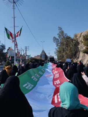 حضور پرشور مسئولان، استادان، کارمندان و دانشجویان پردیس زینبیه در راهپیمایی یوم الله ۲۲ بهمن ماه ۱۴۰۳ 5