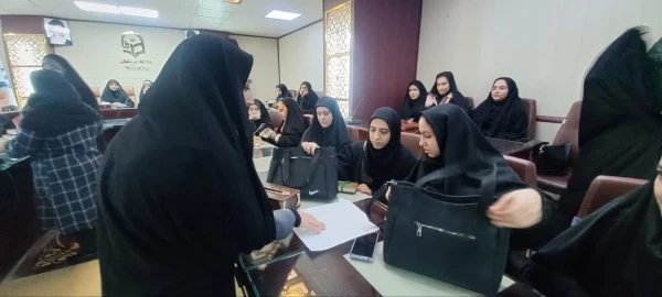 حضور  سرپرست  و مسئولان دانشگاه فرهنگیان پردیس زینبیه در مراسم تقدیم  قرآن های اهدائی از دفتر مقام معظم رهبری
 5