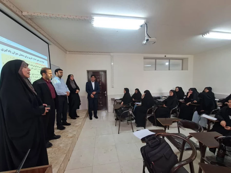 پیام تبریک و حضور سرپرست پردیس به مناسبت دهه کرامت و ولادت حضرت معصومه( س) و روز دختر در کلاس های درس 9