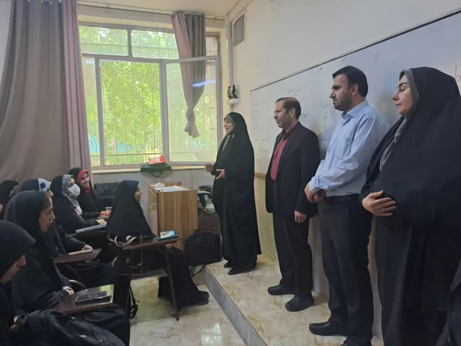 پیام تبریک و حضور سرپرست پردیس به مناسبت دهه کرامت و ولادت حضرت معصومه( س) و روز دختر در کلاس های درس 10