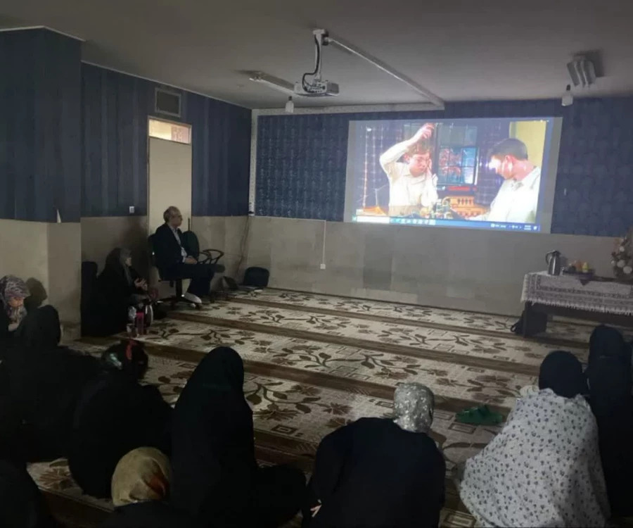 اکران اولین  فیلم از شب های فیلمی در پردیس زینبیه در هفته سراها 4