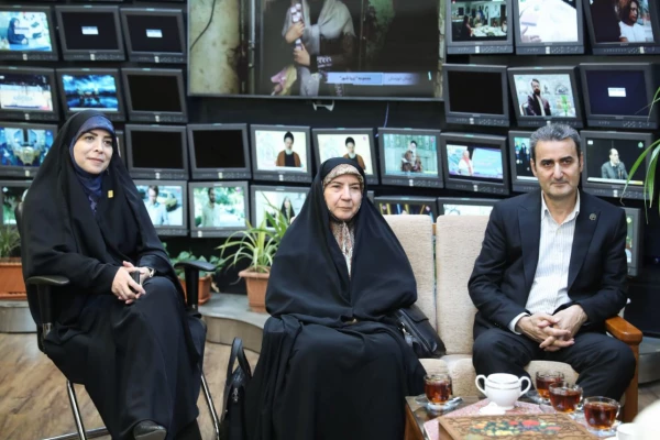 بازدید رئیس دانشگاه فرهنگیان استان تهران، معاونان و رئیس پردیس زینبیه از روابط عمومی رسانه ملی 5